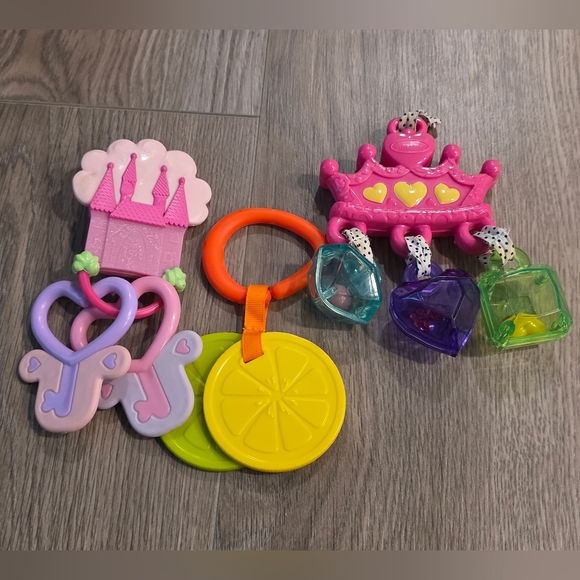 Rattle/teethers - Picture 1 of 1